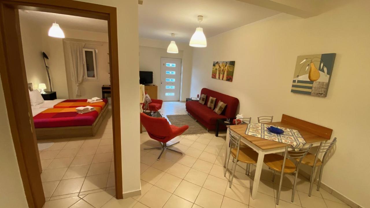 Patras Palm Tree Apartment ภายนอก รูปภาพ